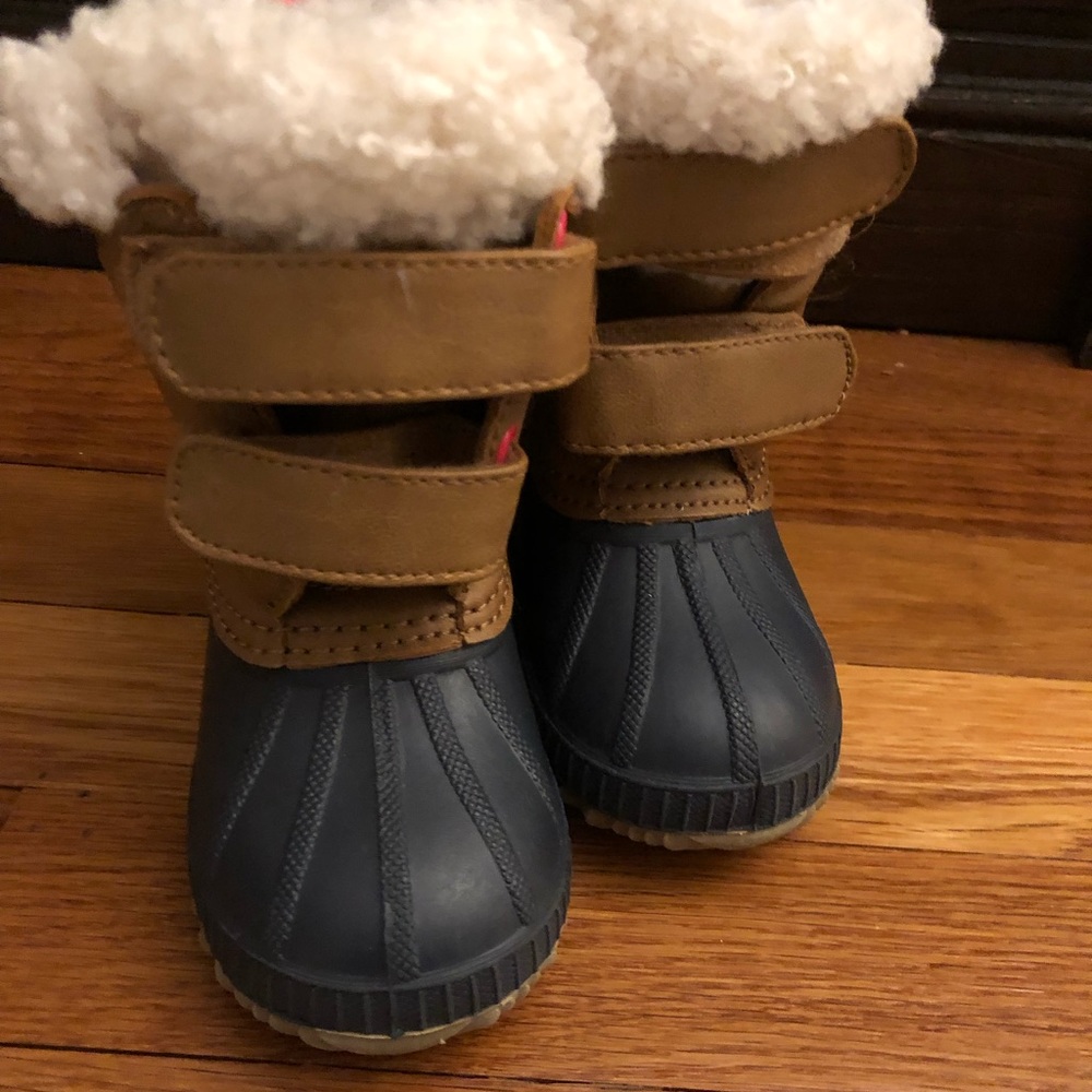 Gap Kids Snowboots - size 5/6